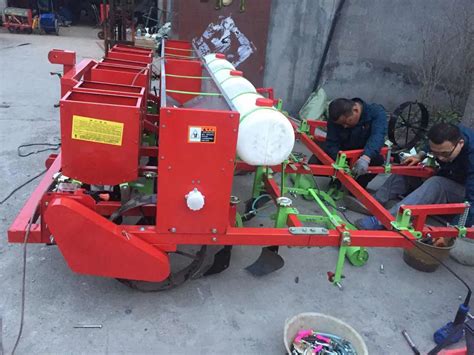 2023 New Design Peanut Precision Planting And Mulch Applicator Seeder