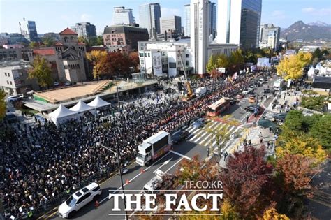 주말 서울 도심 곳곳 대규모 집회일대 혼잡 예상 사회 기사 더팩트