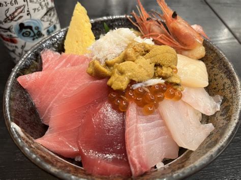 【築地ランチ巡り】コスパの良い海鮮丼がおすすめ！穴場スポット「築次郎」 築地のサブちゃん 築地ランチ