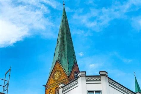 Sabrina Carpenter Height: How Tall Is the Singer and Actress?