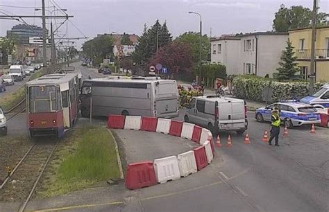 Więźniarka zderzyła się z tramwajem na ul Fordońskiej w Bydgoszczy