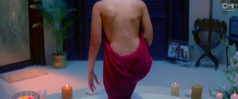 Nude Video Celebs Kareena Kapoor Sexy Bewafaa