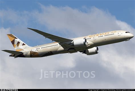 A Bnb Boeing Dreamliner Etihad Airways Stephane Mutzenberg