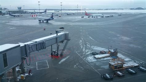 Cold Morning at DME! : r/airport