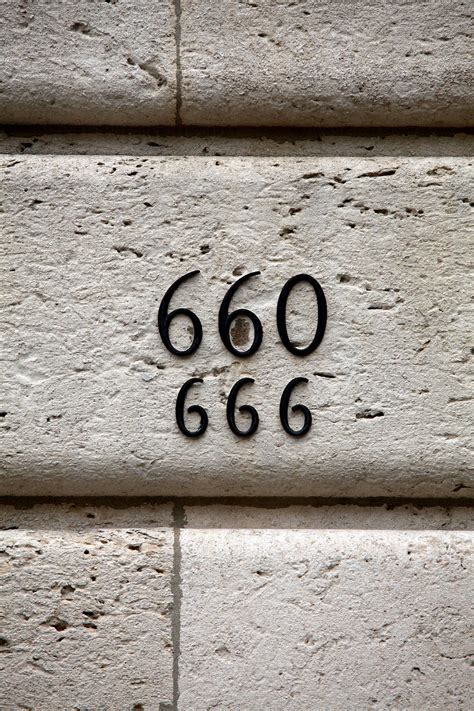 Streetscapes — The Real 666 Park Avenue - The New York Times
