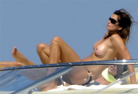 Cindy Crawford Topless Sunbathing On A Yacht At French Riviera Porn Pictures XXX Photos Sex