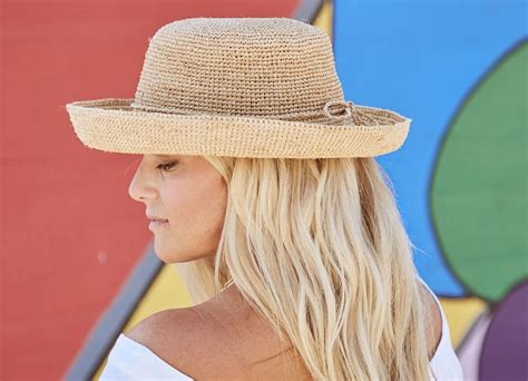 Top Best Beach Hats Women Will Love