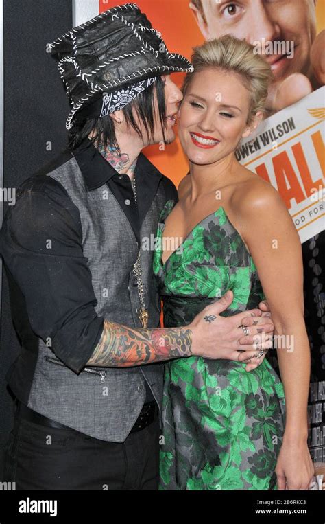 Dj Ashba Et Actrice Nicky Whelan Banque De Photographies Et Dimages à