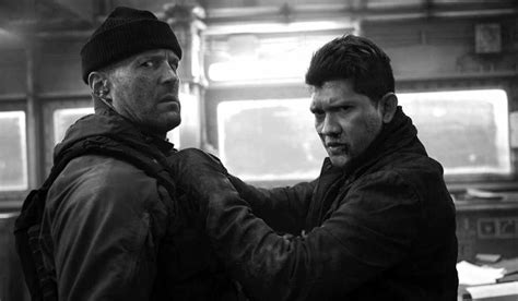 Foto De Iko Uwais Os Mercen Rios Fotos Jason Statham Iko Uwais