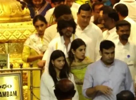 Srk Offers Prayers At Sri Venkateshwara Swamy Temple With Suhana