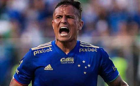 Cruzeiro Atacante Edu Come A Em Alta E Vira Xod Da Torcida