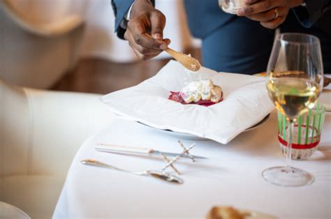 Ça c est palace Le Meurice Menu de Saint Valentin à emporter signé