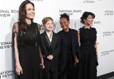 Angelina Jolie Tapis Rouge Avec Ses Filles Shiloh Et Zahara Elle