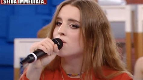 Chi è Angelina la figlia del cantante Mango è una nuova concorrente di