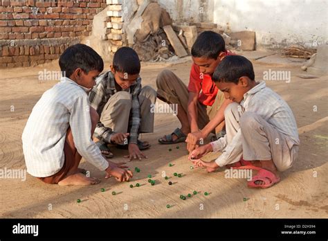 Imagen De Ni Os Jugando Canicas Animado Dia Del Nino Dia Del Nino