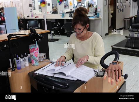 Beauty school hi-res stock photography and images - Alamy