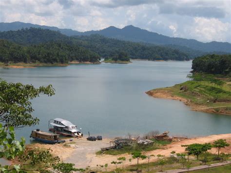 Lake Kenyir.JPG