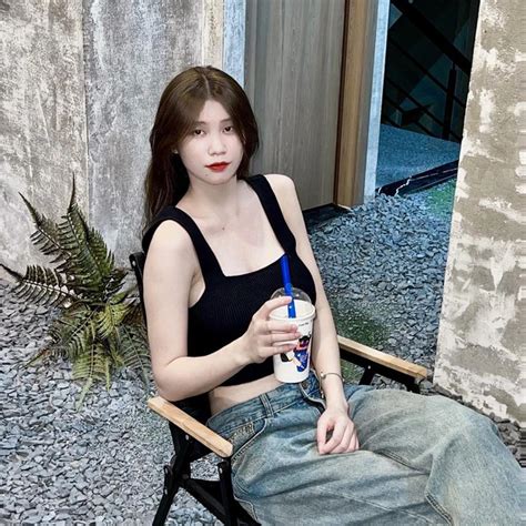 Ngất ngây với thân hình mình hạc xương mai nhưng vạn người mê của hot girl U19 Việt Nam