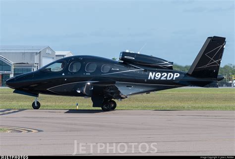 N92DP Cirrus Vision SF50 G2 Arrivee Private Jose L Roldan