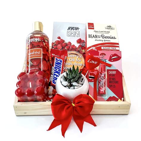 Buy Best Valentines Day Gift Hampers For Her Online