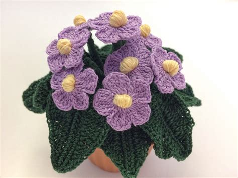 How To Crochet An African Violet