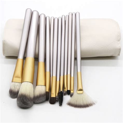 Set 12 Pensule Profesionale Make Up Cu Maner Din Lemn Husa Pensule