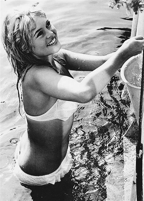 Hot Sexy Gena Rowlands Bikini Pics