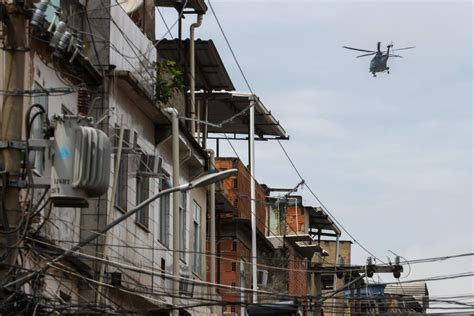 Fotos megaoperação mil policiais em comunidades do Rio