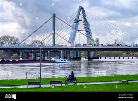 Neubau Der Autobahnbr Cke Der A Ber Den Rhein Bei Leverkusen Nach