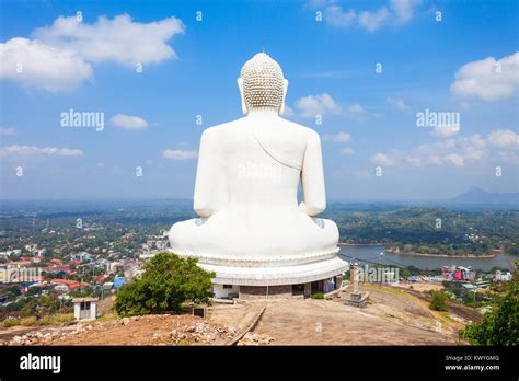 Giant Samadhi Buddha statue on top of the Elephant rock in Kurunegala ...