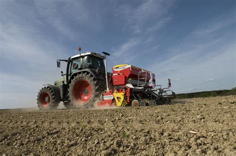 VITASEM A Mechanical power harrow mounted seed drills PÖTTINGER