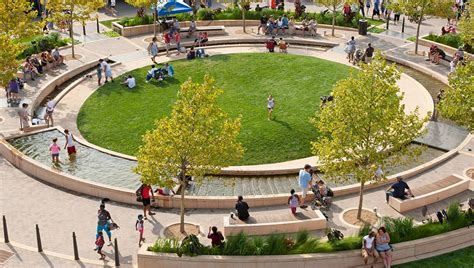 Hoerr Schaudt Designed The Circle A Roundabout Intersection With A Park At Its Center Park