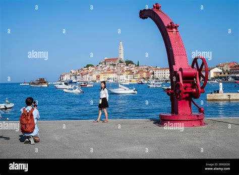 Heathrow Terminal 2 Stock Photo - Alamy