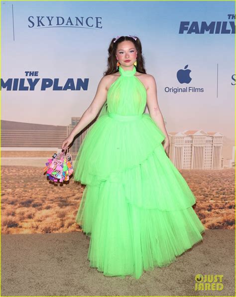 Mark Wahlberg Brings His Family to Vegas for 'Family Plan' Premiere ...