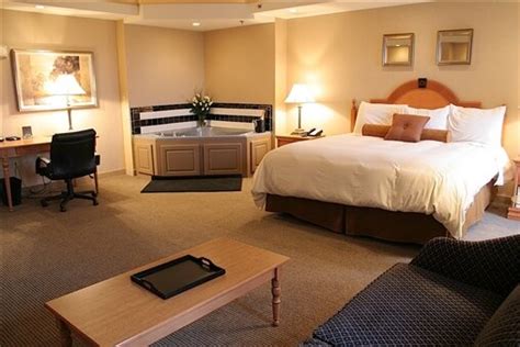 Ambassador Hotel - Milwaukee Reviews & Prices | U.S. News