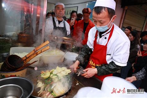 一碗麻辣烫带火一座城 天水“吃货节”掀起甘肃文旅“流量”热潮