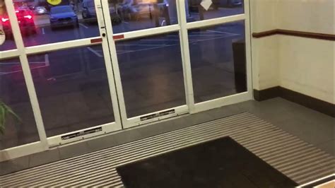 Stanley Automatic Doors At Comfort Inn And Suites In Milwaukee Wisconsin Youtube