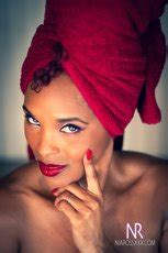 Gorgeous Babe Nia Ross Gets Horny During A Glamour Photoshoot Photos