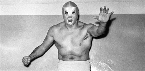 Quién fue El Santo el luchador que se convirtió en un ícono de la