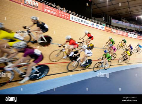 Groupe De Cyclistes Sur La Piste Du V Lodrome Jeux Olympiques Photo