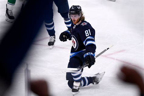 Kyle Connor has hat trick as Winnipeg wins fifth straight - The Globe ...