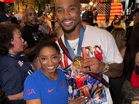 Jonathan Owens Gushes Over Wife Simone Biles After Latest Olympic Gold ...