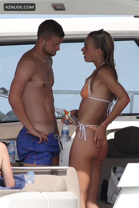 ANNEKEE MOLENAAR Nude AZNude