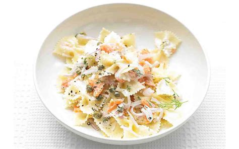 Farfalle Pasta with Smoked Salmon and Cream Cheese - Vin Bon