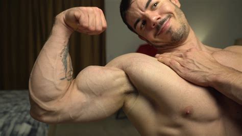 Vascular College Muscle Stud Flexes Nude Gay Amateur Porn By Muscles To Worship XHamster