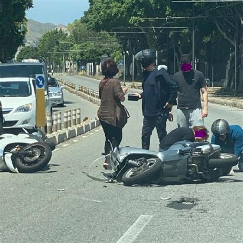 Messina Scontro Frontale Fra Moto In Viale Libert Due Feriti