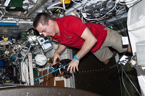 Astronaut Chris Cassidy In Destiny Lab Iss E Flickr