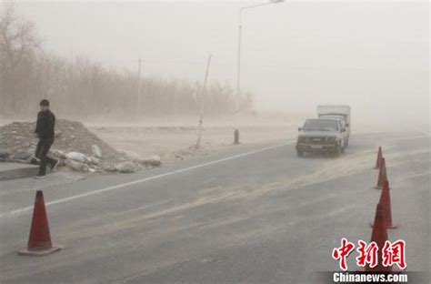 新疆局地遭遇沙尘暴 大暴雪影响航空陆路交通海口网