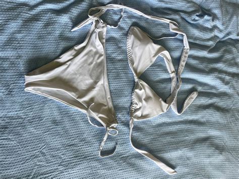 Bikini weiss Neu gemäss Beschreibung in Giswil für CHF mit Lieferung auf Ricardo kaufen