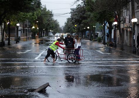 Caos En Providencia Rotura De Matriz Causa Inundaciones Cortes De Luz